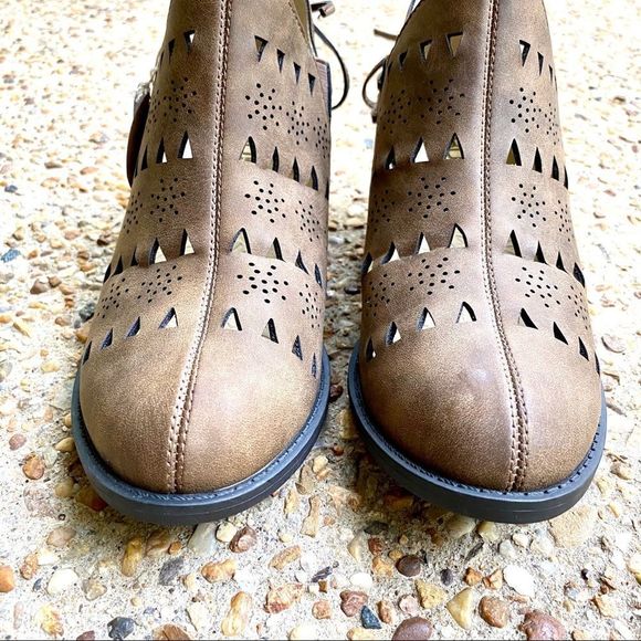 NWT JBU JAMBU Evelyn Brown Ankle Boots Laser Cut Size 6.5 - Picture 3 of 5